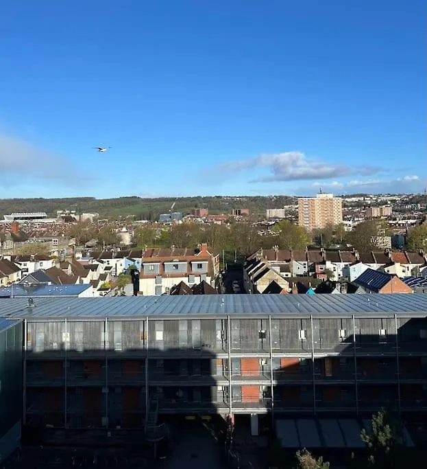 Skyline View Flat With Parking Apartment Bristol