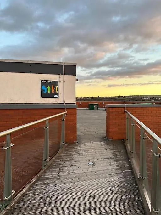 Skyline View Flat With Parking Apartment Bristol