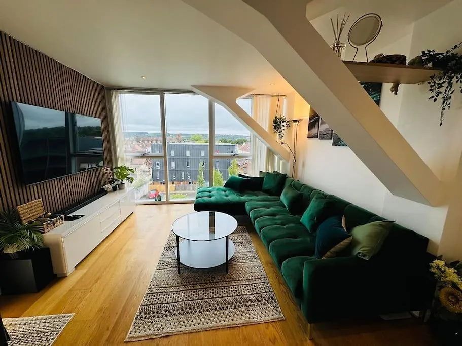 Skyline View Flat With Parking Apartment Bristol