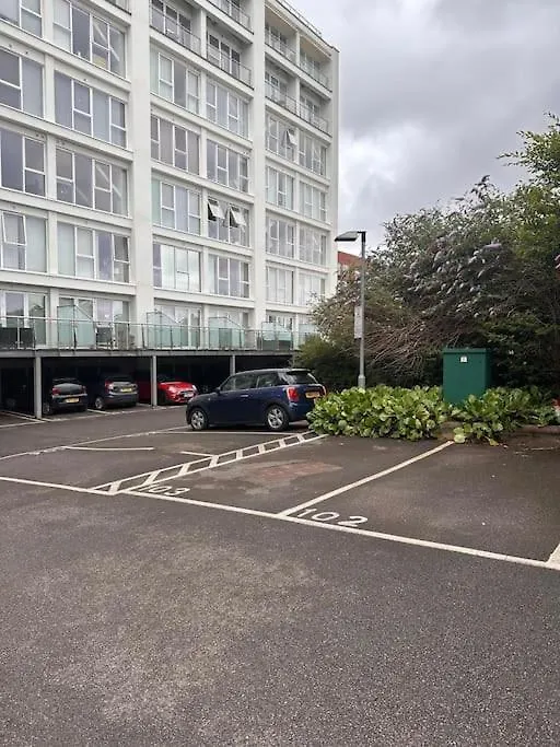 Skyline View Flat With Parking Apartment Bristol 0*,