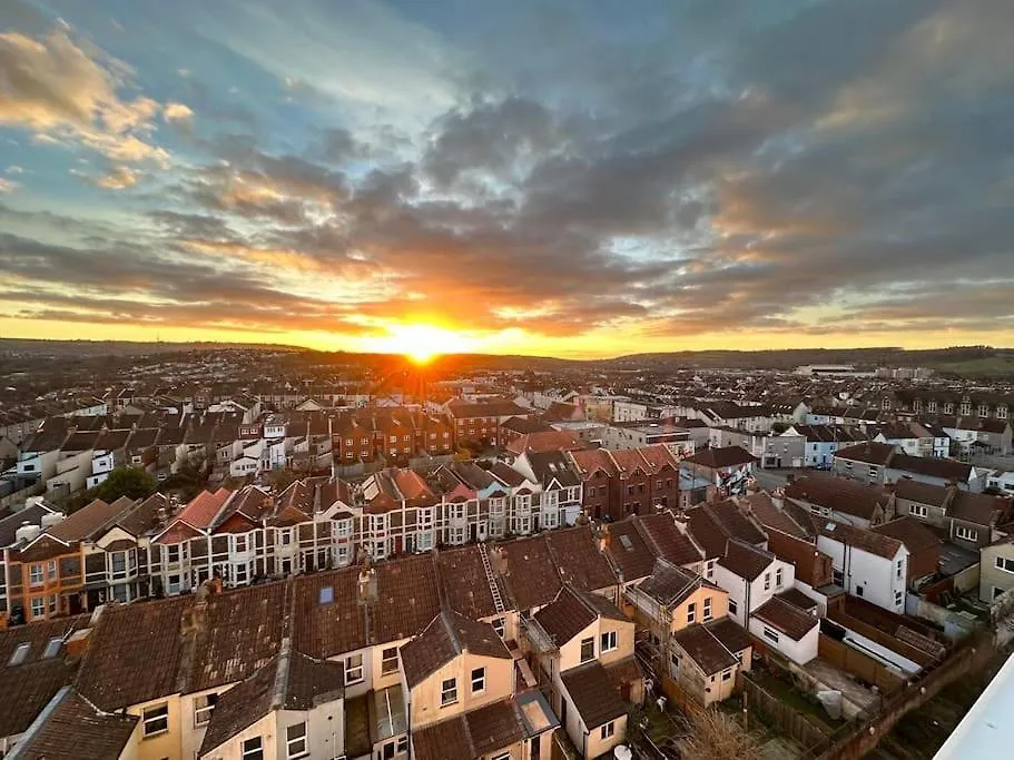 Skyline View Flat With Parking Apartment Bristol 0*,